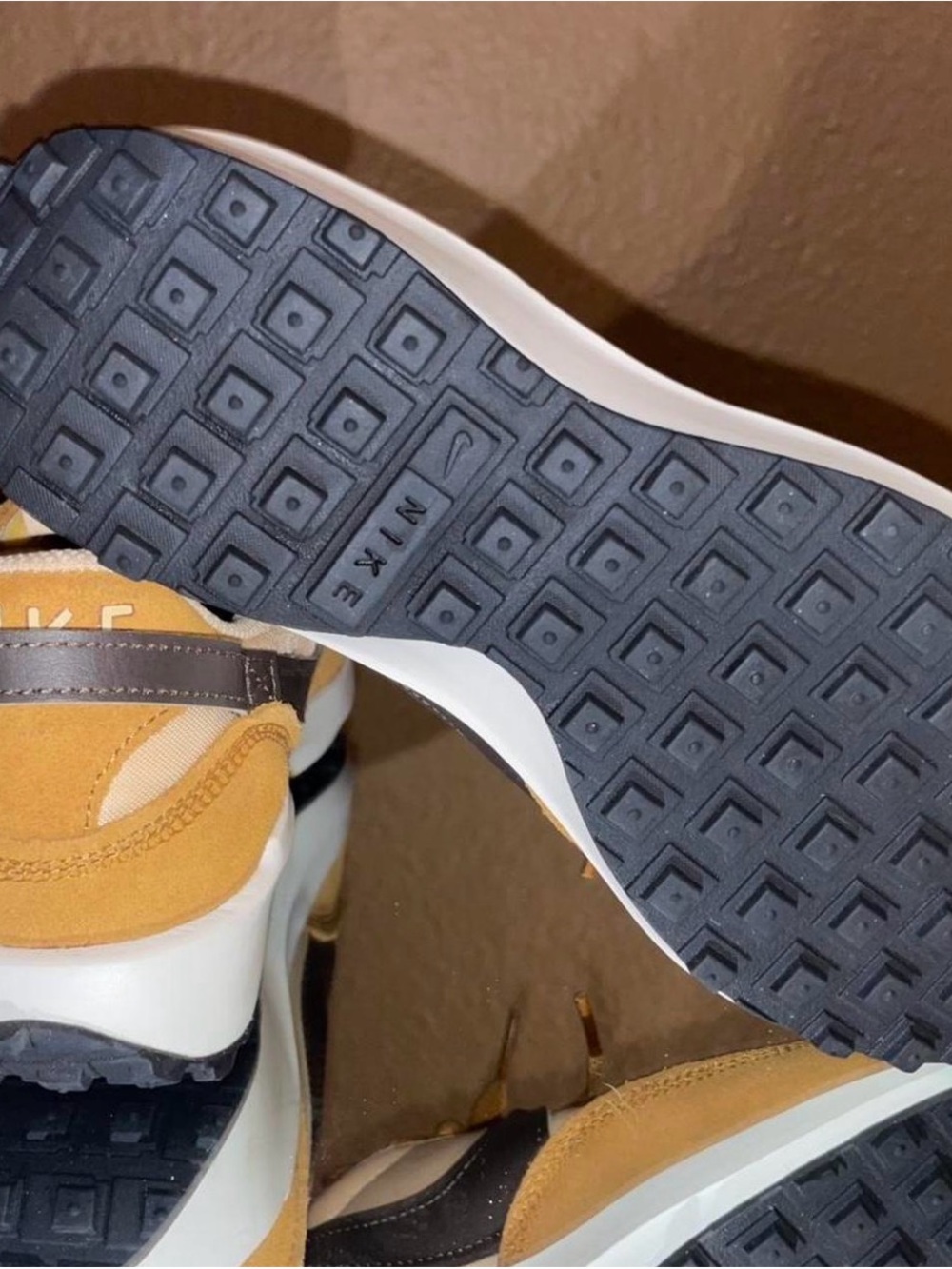 Nike Beige & Brown Low-Top Trainer - Picture 5 of 5